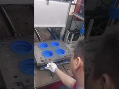 نگاهی دقیق تر: قیف تاشو سیلیکونی رنگی رنگی پنتون FDA